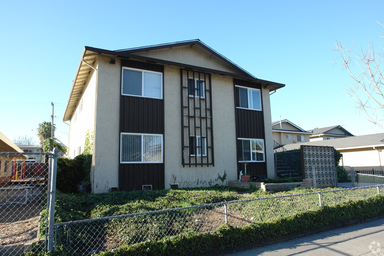 Building Photo - 3132 Williamsburg Dr