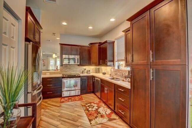 Foto del edificio - 1135 NE 3rd Ave