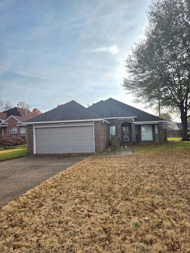 For lease- 3 bedroom, 2 bath home w/2 car garage - For lease- 3 bedroom,  2 bath home w/2 car garage