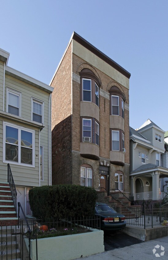 Building Photo - 811 Montgomery St