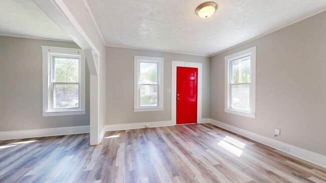 Building Photo - Clark / Fulton Area - 3 Bedrooms - 1 Bath - Single Family Home