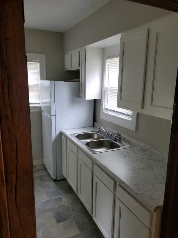 Building Photo - 387 Lookout Ave