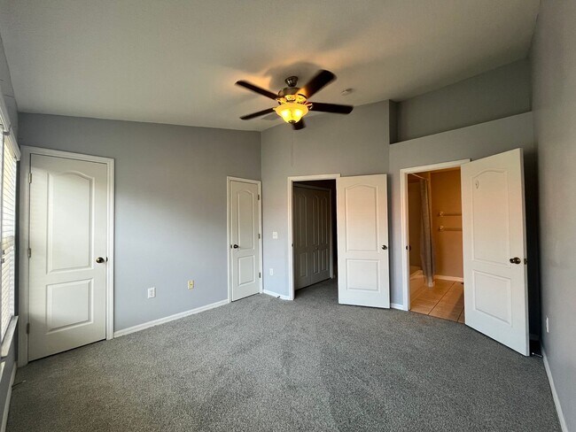 Foto del edificio - 1306 Hampton Park Ln