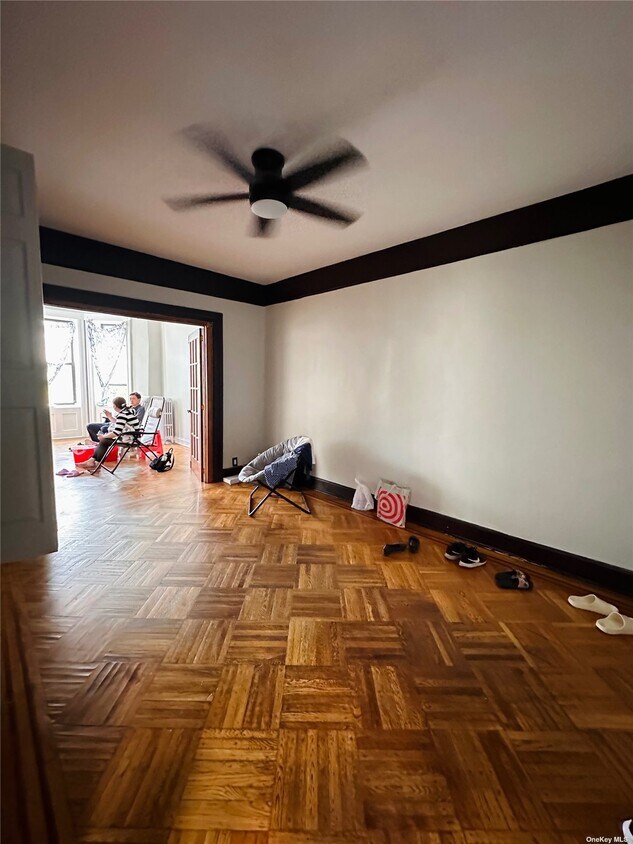 Primary Photo - 527 47th St