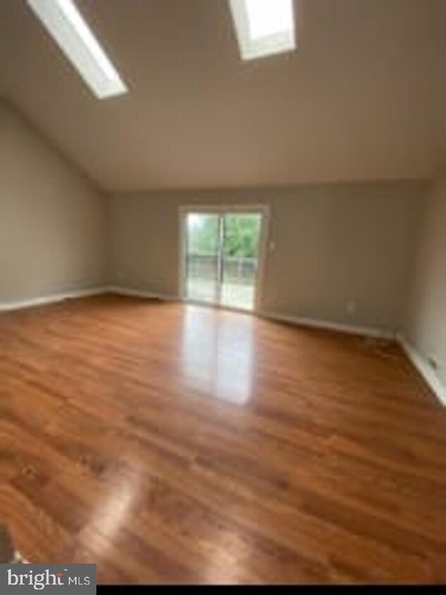 Primary Photo - 101 Canterbury Cove