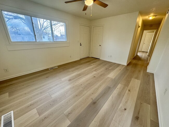 Foto del edificio - 708 Maumee Dr