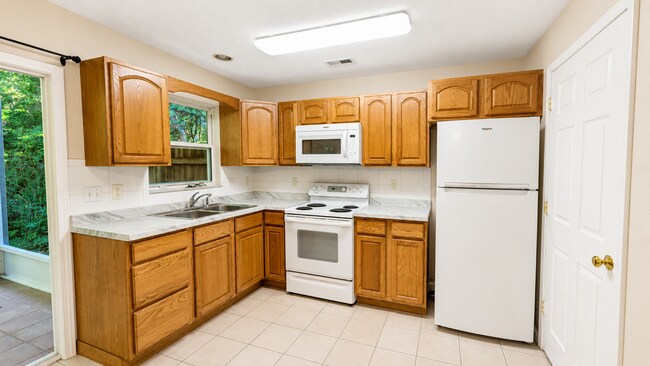 Building Photo - 118 S Park Ln