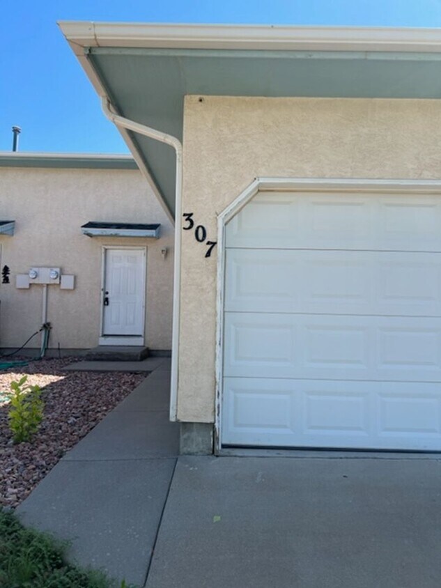 307 W Concho Dr Unit 307, Pueblo West, CO 81007 Room for Rent in