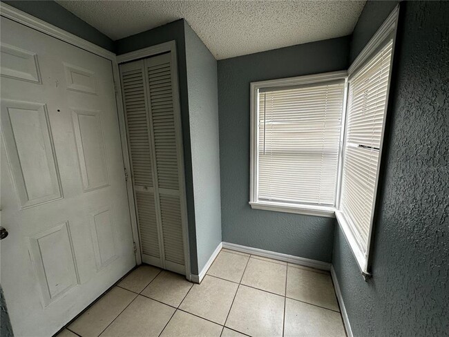 Building Photo - 2942 Antique Oaks Cir