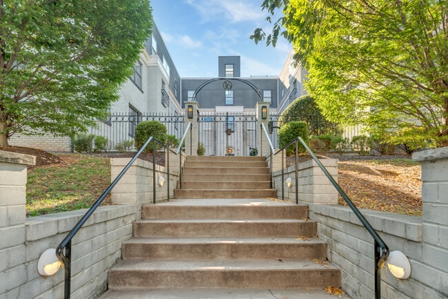 Building Photo - 16 17th St NE