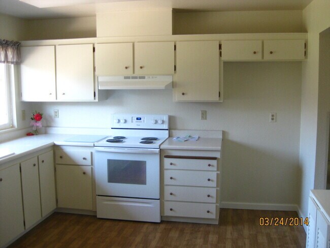 Foto del edificio - Beautiful Single Story 3 Bed, 2 Bath Home ...