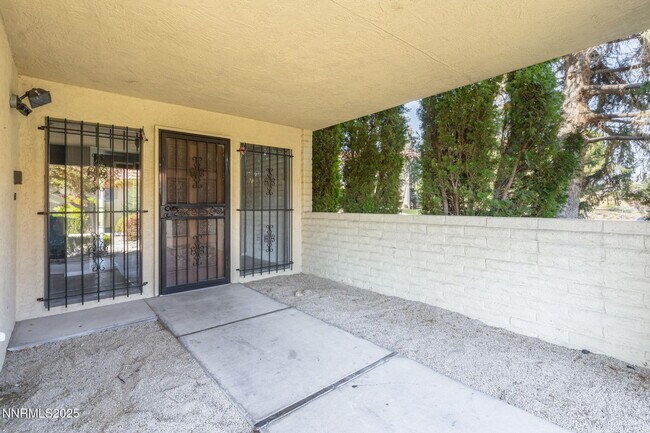 Foto del edificio - 3447 Skyline Blvd