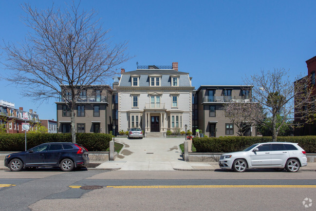 Building Photo - Collins Mansion Condominiums