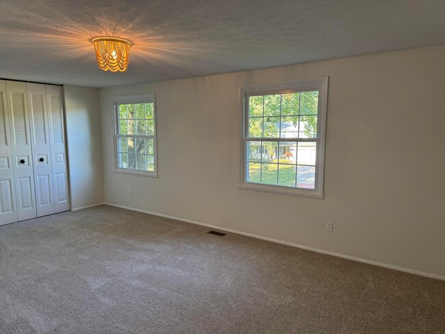 Building Photo - 5601 Sunset Dr