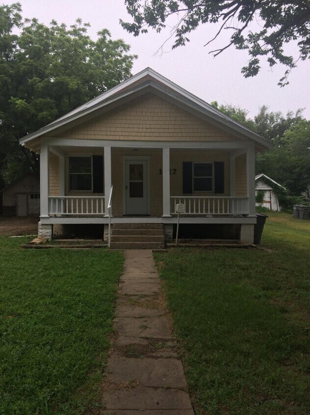 Primary Photo - 1427 Center St