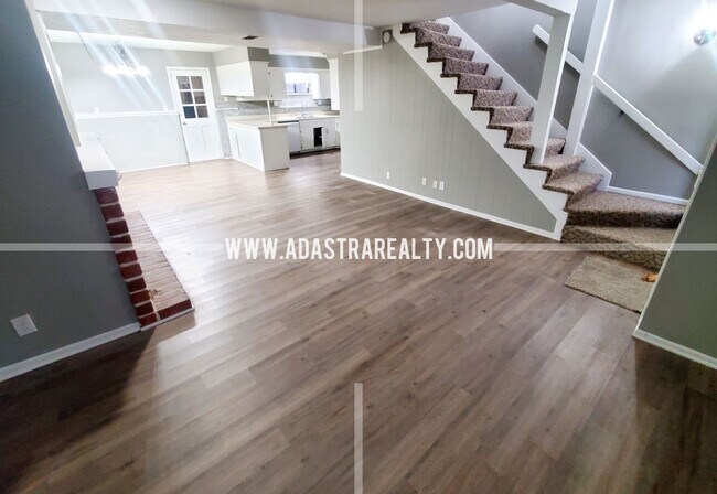Foto del edificio - 1424 E Willow Dr