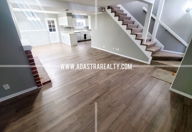 Building Photo - Very Nice & Spacious Duplex in North Olathe-Available NOW!!