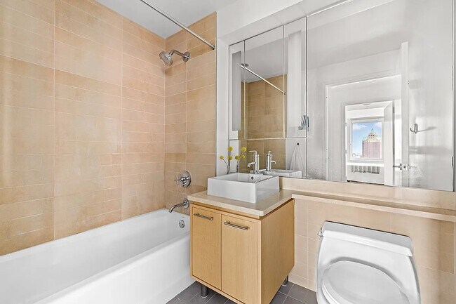 Building Photo - 306 Gold St