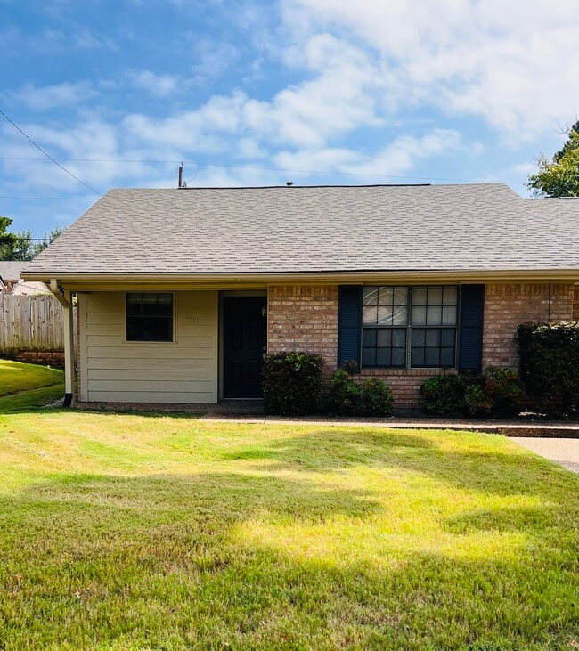 Building Photo - 3419 Lexington Dr