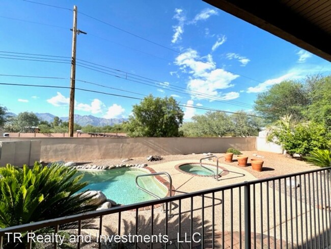 Building Photo - 4 br, 2.5 bath House - 7951 E. Calle Villa...