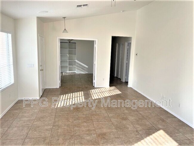 Building Photo - 11417 W Pinehollow Dr