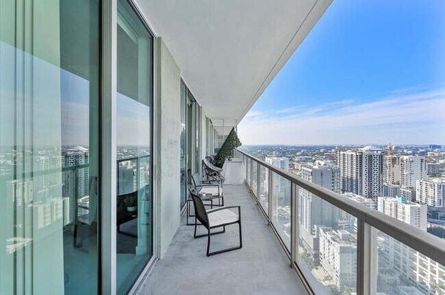 Foto del edificio - 79 SW 12th St