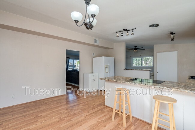 Foto del edificio - 6844 E Kingston Dr