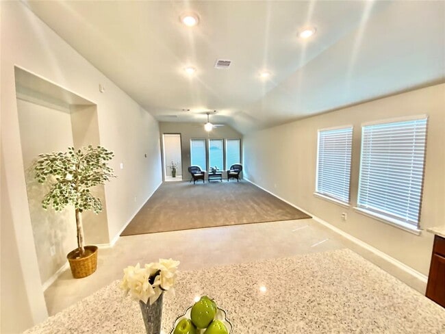Building Photo - 8915 Oak Ivy Ln