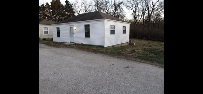 Building Photo - 10706 Hickman Mills Dr