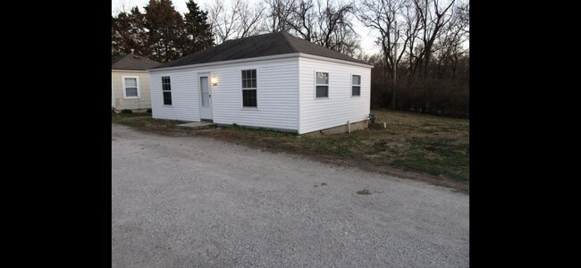 Foto del edificio - 10706 Hickman Mills Dr