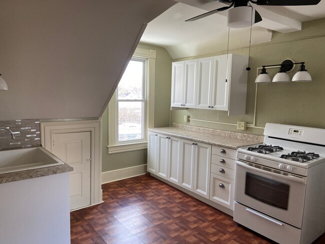 Remodeled Kitchen - 1506 Mississippi St