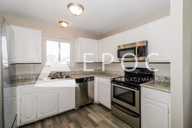 Building Photo - 2208 Creekwood Dr