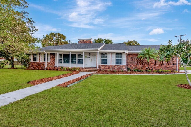 Foto del edificio - Charming 3 Br. 3 Ba. Home in Southeast Sem...