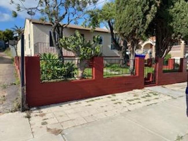 Building Photo - 3 Bedroom - 1 Bathroom in San Diego