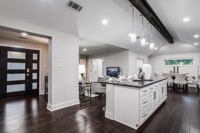 Building Photo - 11202 Northland Cir