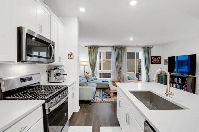 Foto del edificio - 1200 Lakepointe Dr