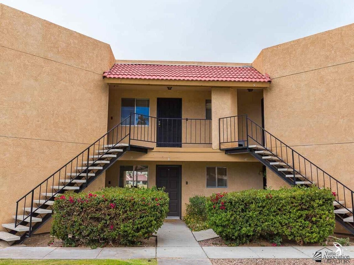 Primary Photo - 10688 S Camino Del Sol
