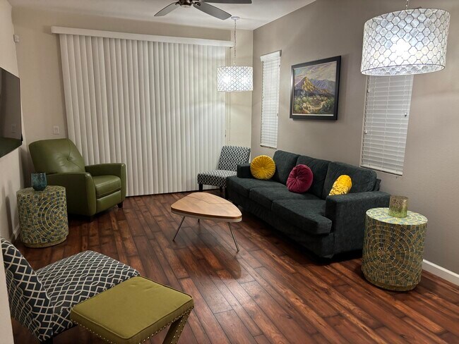 Foto del edificio - 520 Calle Vibrante