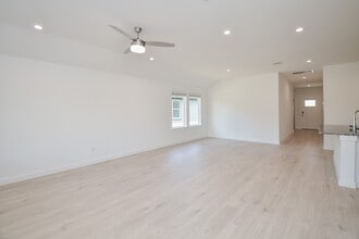 Building Photo - 7831 Sanremo Dr