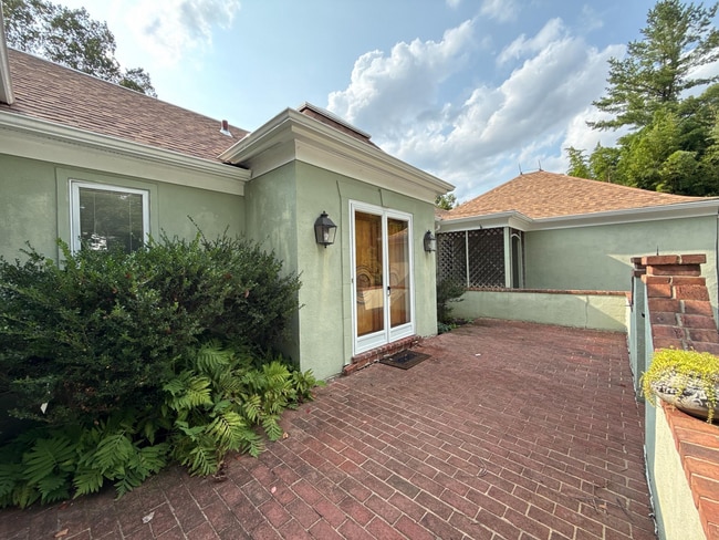 Foto del edificio - 1225 Rock Creek Rd