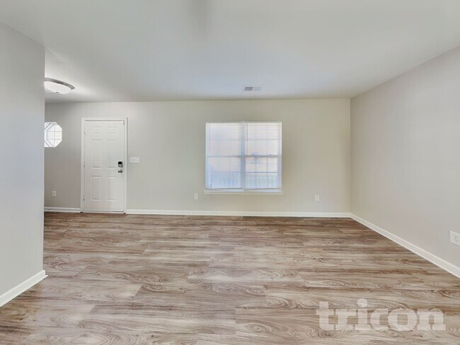 Foto del edificio - 5745 Henderson Oaks Dr