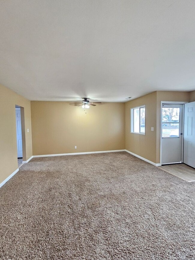 Building Photo - 900-902 Lindberg Ln