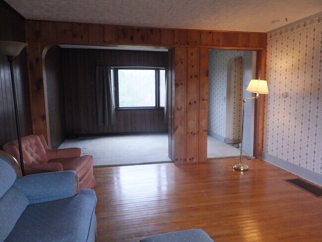 Building Photo - 1535 Stewart Rd
