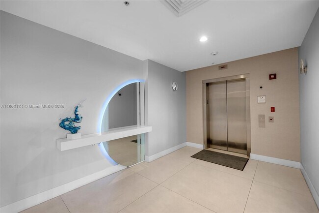 Foto del edificio - 704 N Ocean Blvd