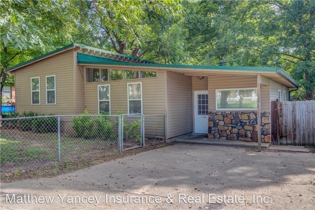 Primary Photo - 3 br, 2 bath House - 410 N 12th St