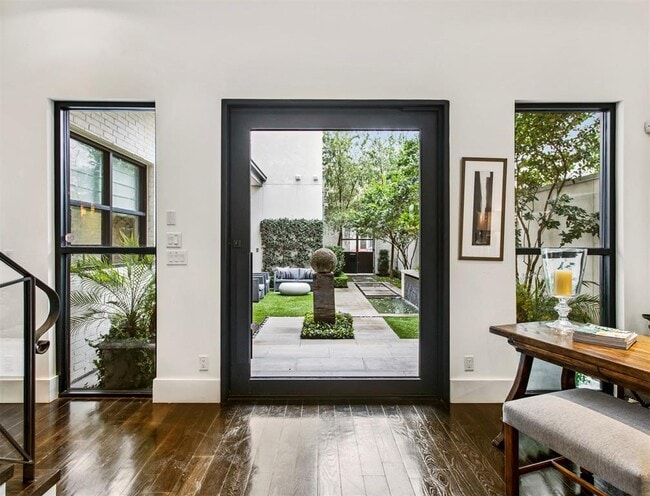 Building Photo - 2906 Ferndale St