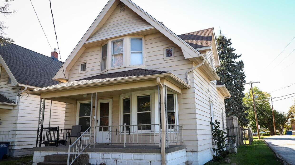 Primary Photo - 3 Bedroom House