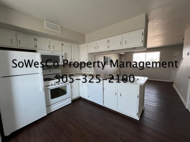 Building Photo - 905 N Tucker Ave