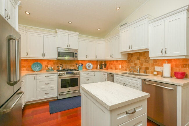 Building Photo - 391 Lee Ave