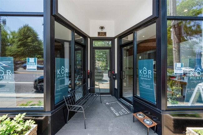 Building Photo - 2122 Boston Post Rd